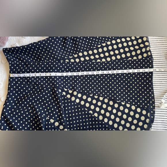 Beautiful navy polka dot skirt - Picture 3 of 5